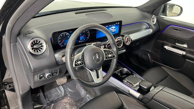 Mercedes-BenzGLB23