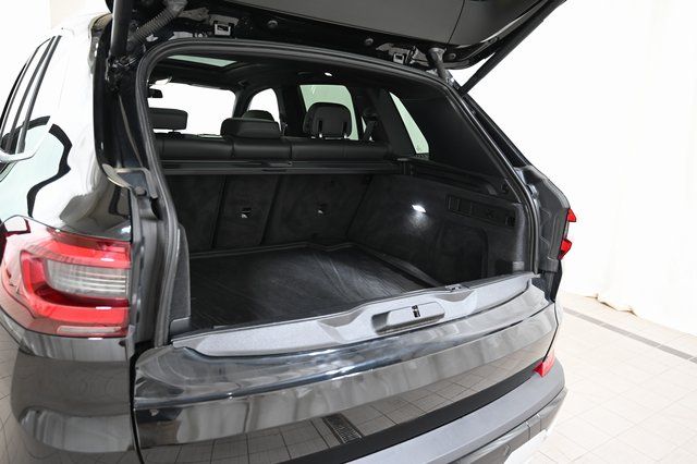 Used 2022 Black BMW xDrive40i image 20