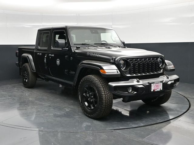 Black Clearcoat 2024 Jeep Gladiator Willys Crew Cab 4WD Pickup Truck Four-Wheel Drive 8-Speed Automatic