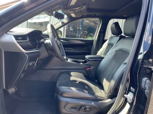 2023 Jeep Grand Cherokee Altitude X - Diamond Black exterior view 10