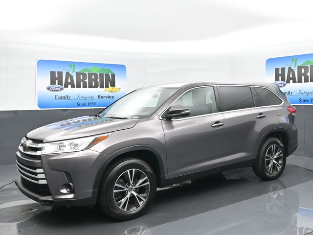 2019 Toyota Highlander LE photo