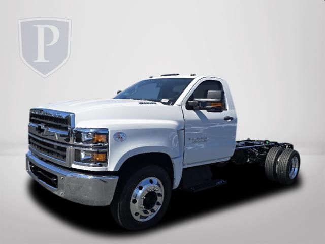 2024 Chevrolet Silverado 4500HD Work Truck 2