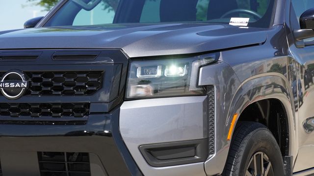 View vehicle photo 4