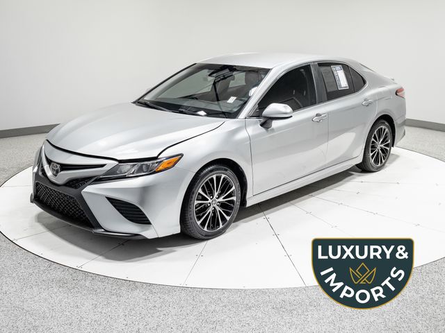 Celestial Silver Metallic 2018 Toyota Camry Sedan Front-Wheel Drive 8-Speed Automatic