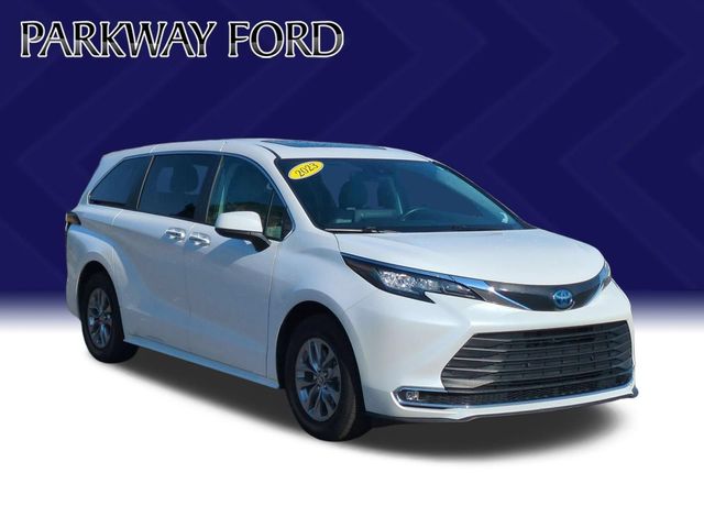 Used 2023 Beige Toyota XLE image 7