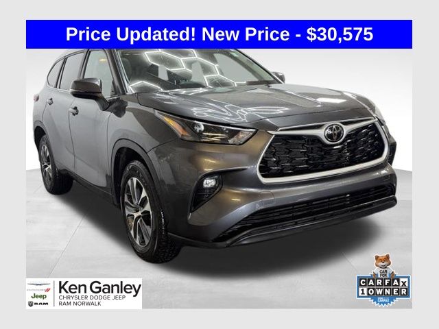 Magnetic Gray Metallic 2023 Toyota Highlander XLE FWD SUV / Crossover Front-Wheel Drive 8-Speed Automatic