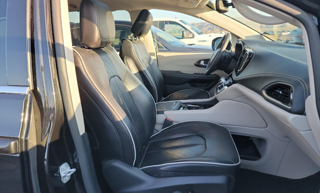 2022 Chrysler Pacifica Limited 8