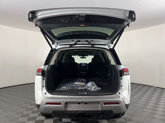 2025 Everest White Pearl Tricoat Nissan Pathfinder SL 4X4 SUV