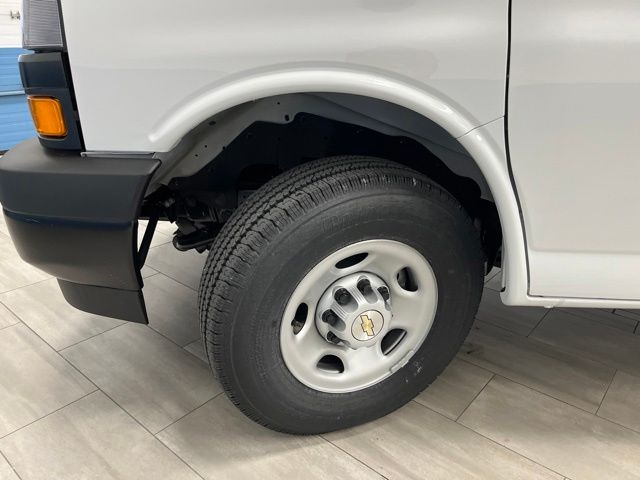 New 2026 Summit White Chevrolet Work Van image 29