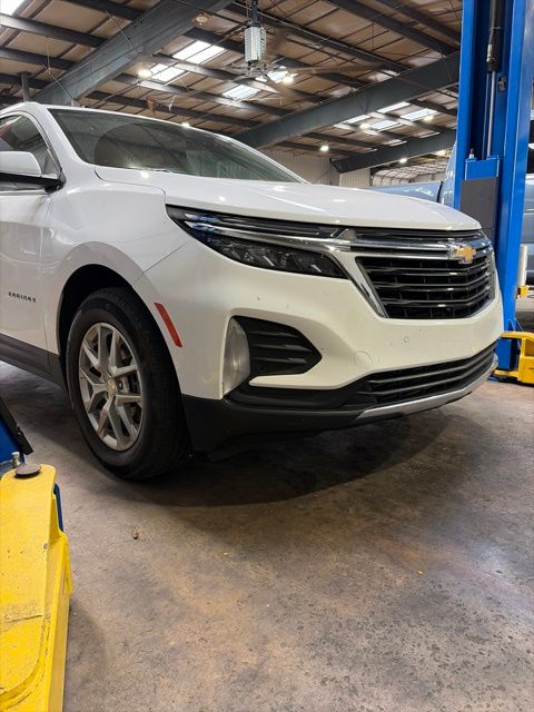 Used 2022 White Chevrolet LT image 3