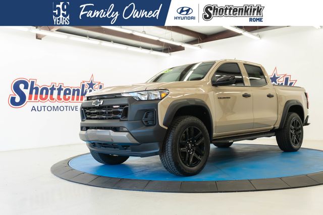 2024 Chevrolet Colorado 4WD Trail Boss Crew Cab Short Box's photo
