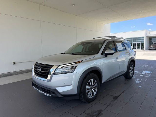 2023 Nissan Pathfinder SL 4WD's photo