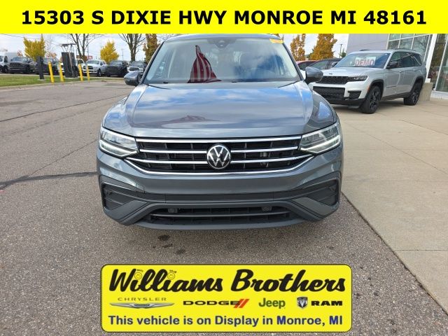 2024 Volkswagen Tiguan 2.0T SE - Pure White exterior view 2