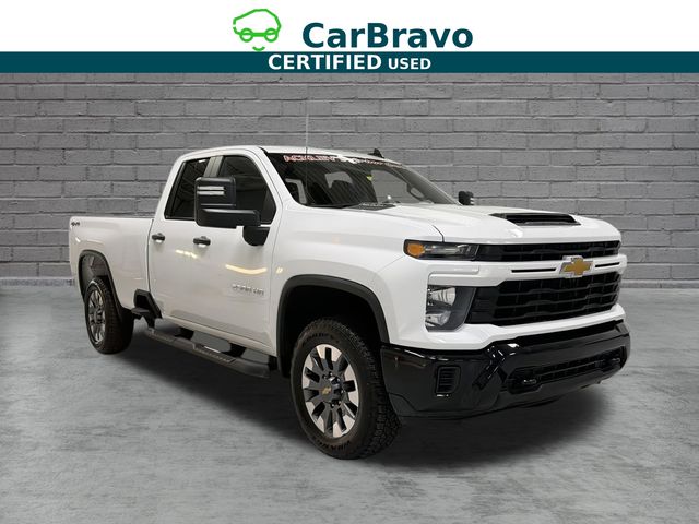 Summit White 2025 Chevrolet Silverado 2500HD Pickup Truck Four-Wheel Drive Automatic