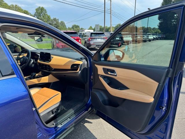 Used 2021 Blue Nissan Platinum image 14