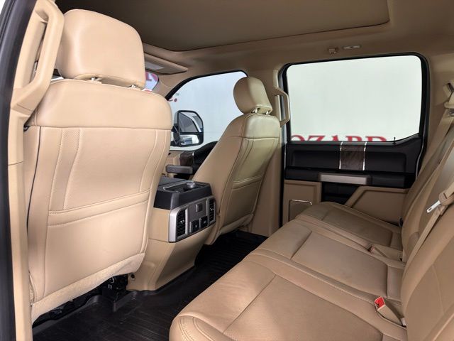 2019 White Platinum Clearcoat Metallic Ford Super Duty F-250 SRW Lariat 4X4 Truck
