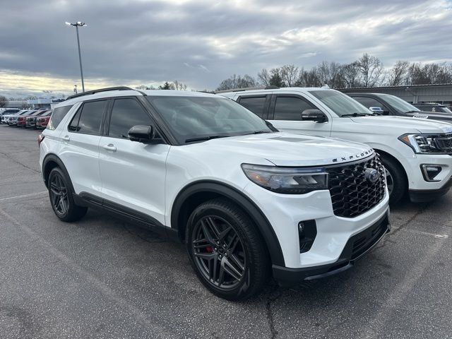 2025 Ford Explorer ST RWD