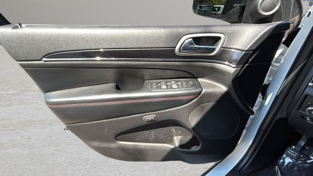 Used 2017 White Jeep Trailhawk image 17