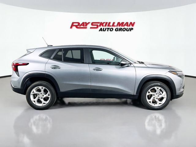 Used 2025 Gray Chevrolet LS image 8