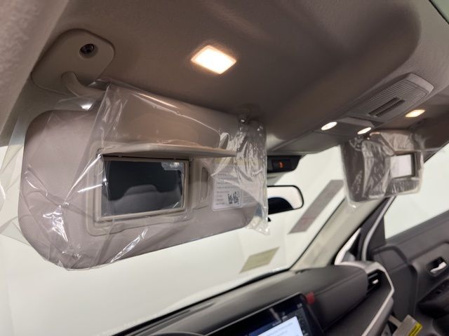 2025 Aspen White Tricoat Nissan Kicks SV FWD SUV
