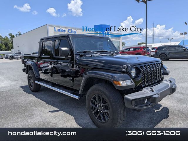 Black Clearcoat 2022 Jeep Gladiator Pickup Truck Four-Wheel Drive 8-Speed Automatic