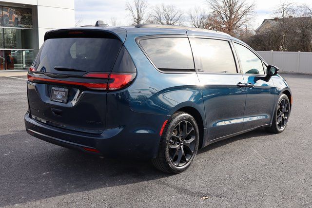 used 2025 Chrysler Pacifica car, priced at $34,500