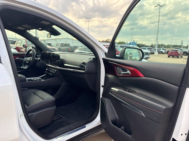 Used 2025 Chevrolet Traverse SUV