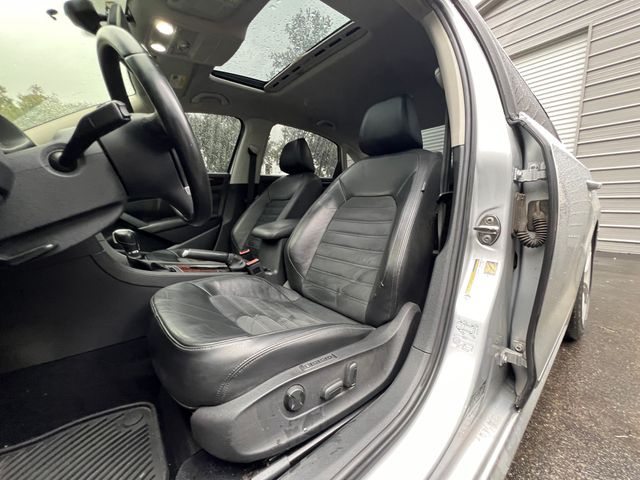 2013 Volkswagen Passat TDI SEL Premium 12