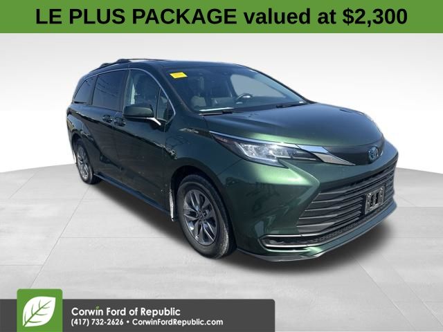2022 Toyota Sienna LE 8-Passenger FWD