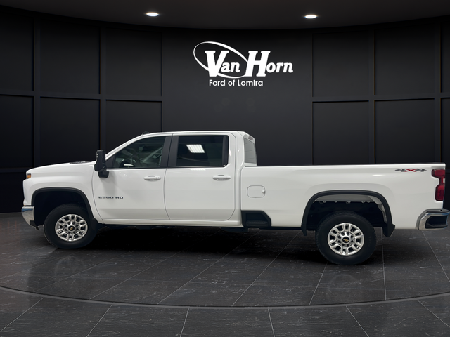 Used 2025 Summit White Chevrolet LT image 4