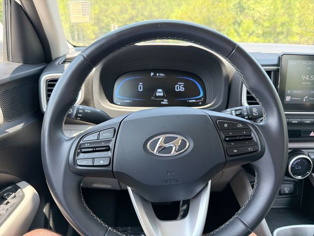 Used 2025 White Hyundai SEL image 16