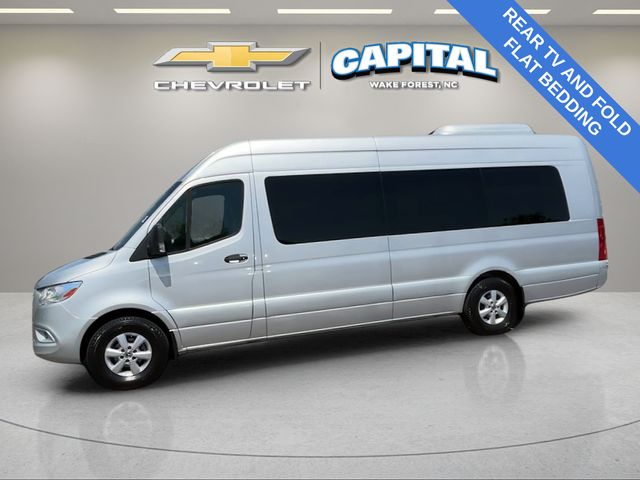 Used 2021  Mercedes-Benz Cargo 170 WB image 3