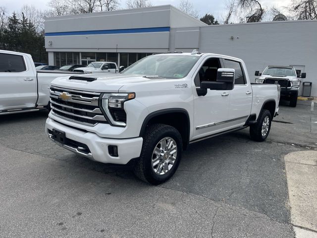 White (Iridescent Pearl Tricoat) 2025 Chevrolet Silverado 2500HD High Country Crew Cab 4WD Pickup Truck Four-Wheel Drive Automatic