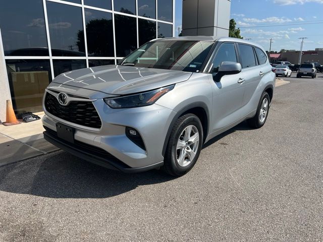 Celestial Silver Metallic 2023 Toyota Highlander SUV / Crossover Front-Wheel Drive 8-Speed Automatic
