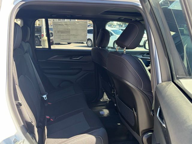 new 2026 Jeep Grand Cherokee car, priced at $42,089