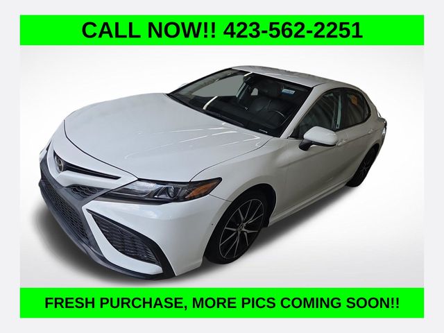 Super White 2021 Toyota Camry Sedan Front-Wheel Drive 8-Speed Automatic