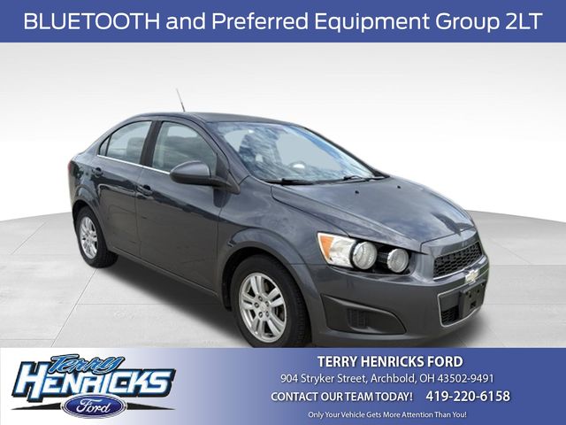 2012 Chevrolet Sonic Gris (Cyber Gray Metallic) Sedán Tracción delantera 6 velocidades Automática
