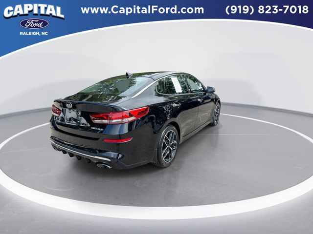 Used 2020 Black Kia SE image 8