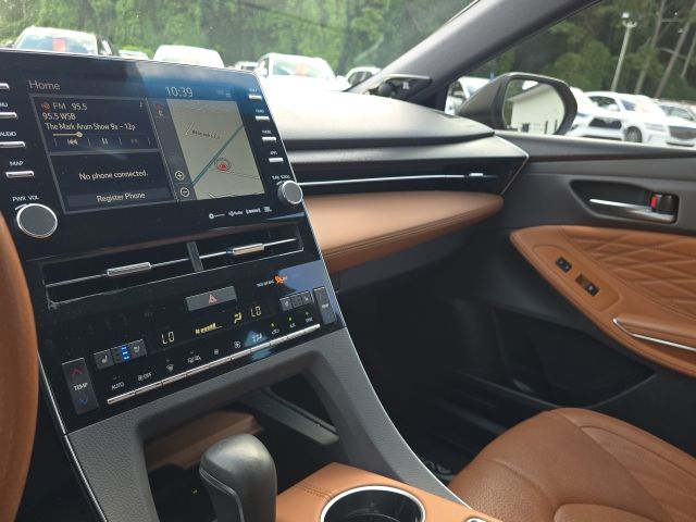 2019 Toyota Avalon Hybrid Limited:B02500