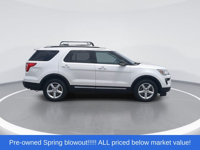 Used 2019 White Platinum Clearcoat Metallic Ford XLT image 9