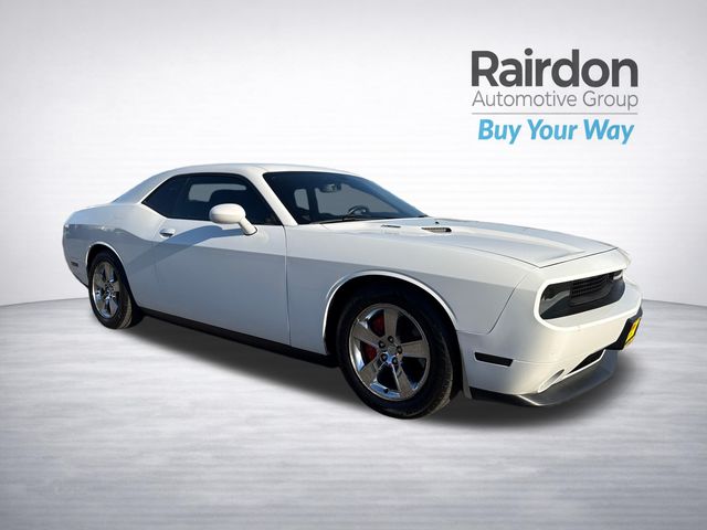 Bright White Clearcoat 2014 Dodge Challenger Coupe Rear-Wheel Drive 6-Speed Manual