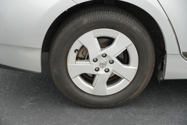Used 2010  Toyota I image 8