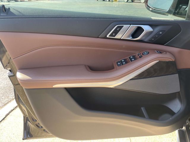 Used 2023 Black BMW xDrive40i image 14