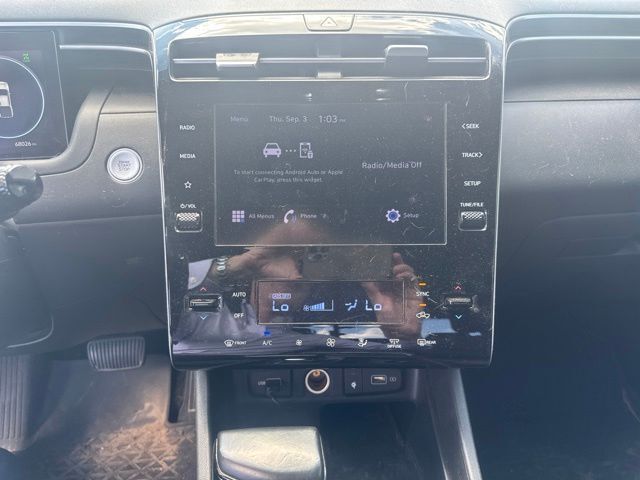 Used 2022 Green Hyundai SEL Premium image 16