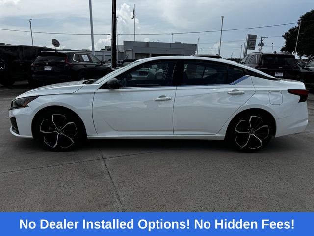 2023 Nissan Altima 2.5 SR White at Durrett Motor Company