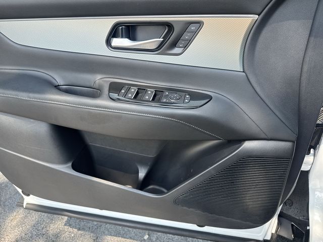 Used 2025 White Nissan SL image 27