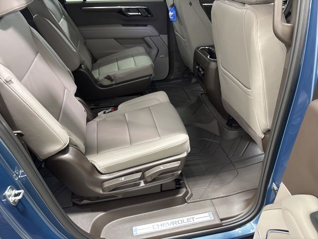 2025 Chevrolet Suburban LT photo