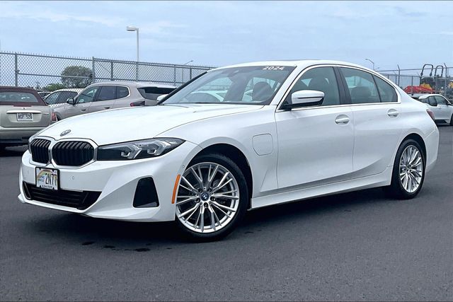 Alpine White 2024 BMW 3 Series 330e Hybrid Plug-in RWD Sedan Rear-Wheel Drive 8-Speed Automatic
