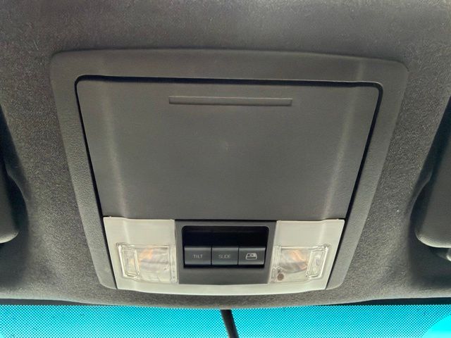 Used 2012 White Ford Lariat image 28