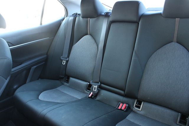 Used 2018 Silver Toyota LE image 20